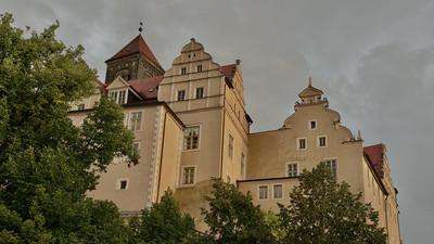 Auf dem Schlossberg in Quedlinburg trifft Kanzler Merz den CDU-Spitzenkandidaten Schulze.