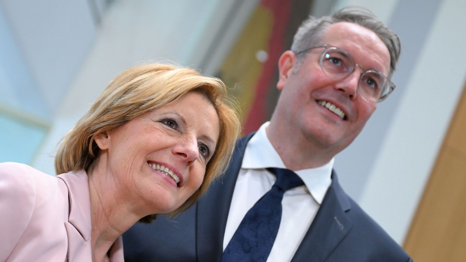 Alexander Schweitzer und Malu Dreyer 8beide SPD) am 10.07.2024.