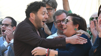 Felix Banaszak (l.), Grünen-Bundesvorsitzender, und Susan Sziborra-Seidlitz, Grünen-Spitzenkandidatin Sachsen-Anhalt