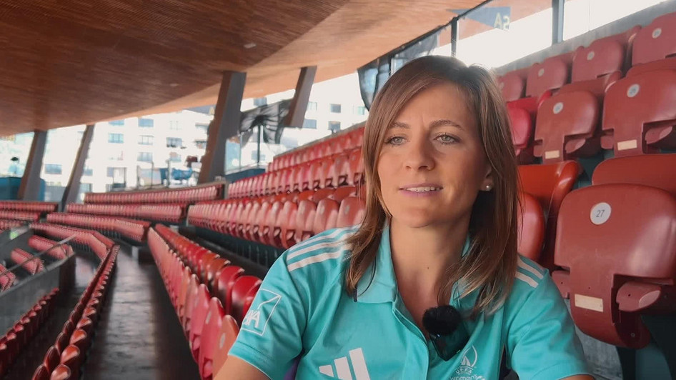 Novum: Nur Frauen in den Stadien am Mikro