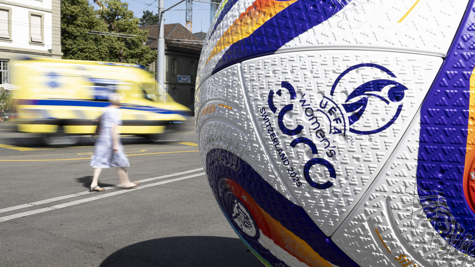 Wer jubelt zuerst beim Fußballgucken?