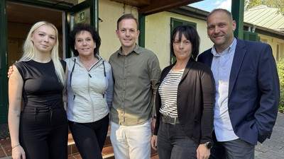 Zur CDU-Wahlparty hat der JU-Chef die ganze Familie mitgebracht. „Alle haben mit angepackt im Wahlkampf“, so Nico Elsner.