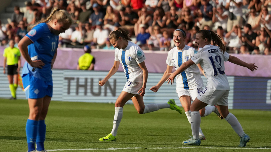 Finnland gewinnt das EM-Eröffnungsspiel