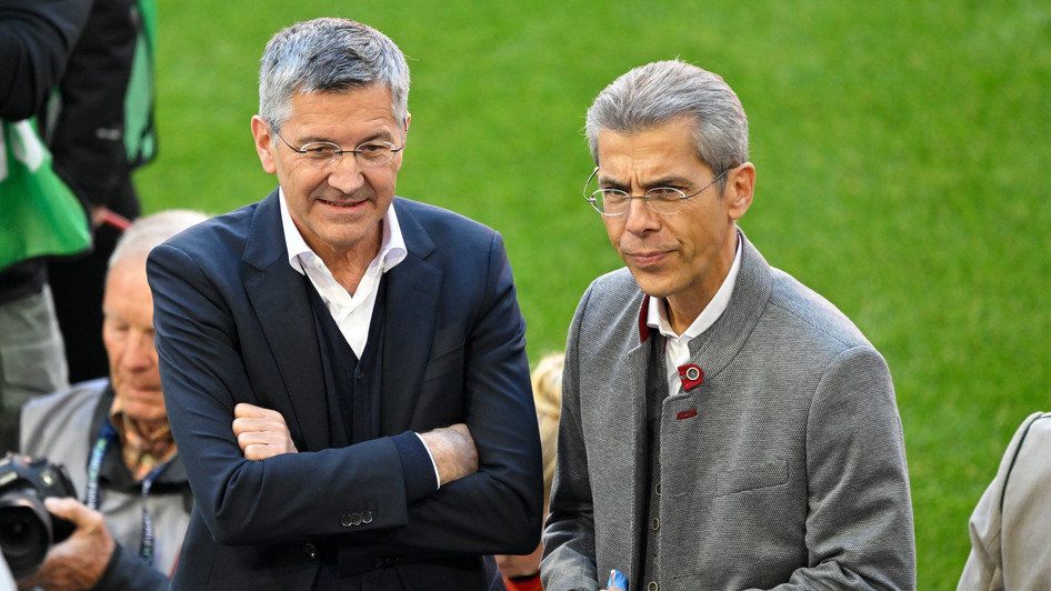 FCB-Präsident Herbert Hainer (rechts) und baldiger Ex-Finanzvorstand Michael Diederich. Bildquelle: ddp | Hufnagel PR