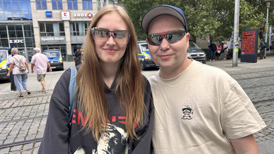 Corinna und ihr Freund Ole wollen an der Demo teilnehmen.