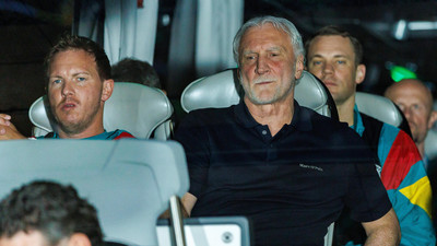 DFB-Sportdirektor Rudi Völler, der Zeitzeuge an Bord