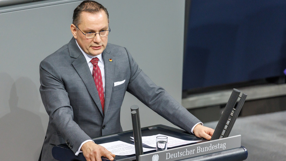 Chrupalla am Rednerpult im Bundestag