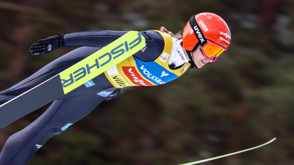 Skispringerin Schmid feiert in Villach vierten Saisonsieg